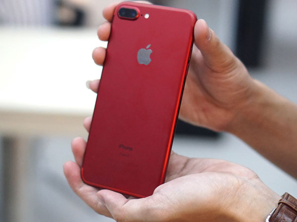 Máy tầm trung bán chạy, iPhone xách tay ế hàng dịp cận Tết