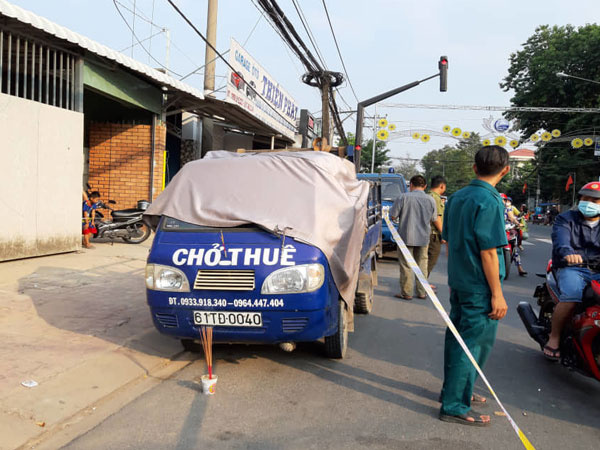 Người đàn ông chạy xe ba gác chết gục trên phố ngày 28 Tết
