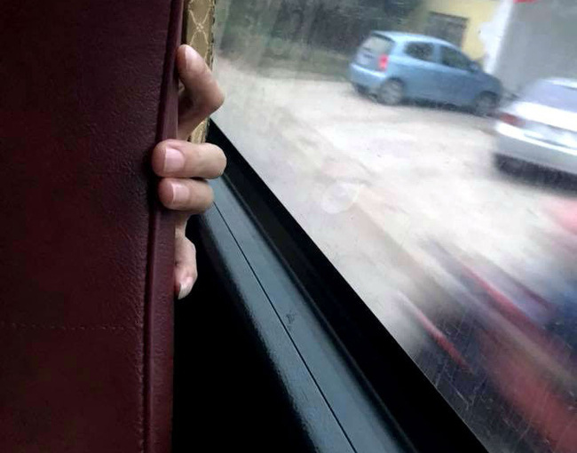 Ám ảnh kinh hoàng trên chuyến xe về quê ăn Tết: Cô gái trẻ bị 'đôi tay hư hỏng' này tìm cách sàm sỡ