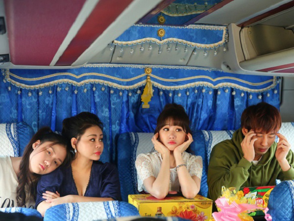 Buồn như Hari Won: Mua 1001 bộ quần áo mới đón Tết nhưng phải ngậm ngùi diện áo bà ba 'hoa lá cành'