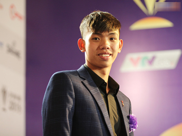 'Kình ngư' 18 tuổi giành HCB ASIAD lịch sử nghẹn ngào khi nói về việc được thưởng Tết bằng… hoa