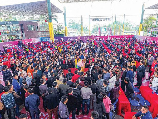 Chợ tình tất niên ở Trung Quốc