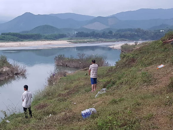 Cưỡng hiếp bất thành, nam thanh niên ném cô gái tâm thần xuống sông