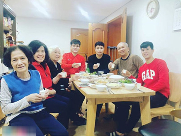 Đình Trọng đón Tết cùng gia đình Đại sứ Việt Nam tại Hàn Quốc