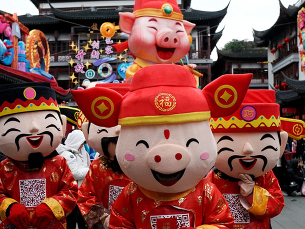 Người dân châu Á rộn ràng đón Tết Kỷ Hợi