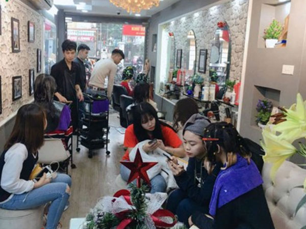 Tết: Nhiều dịch vụ quá tải, giá tăng gấp đôi vẫn phải từ chối khách