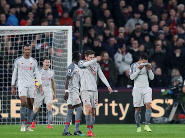 Liverpool chỉ hơn Man City ba điểm