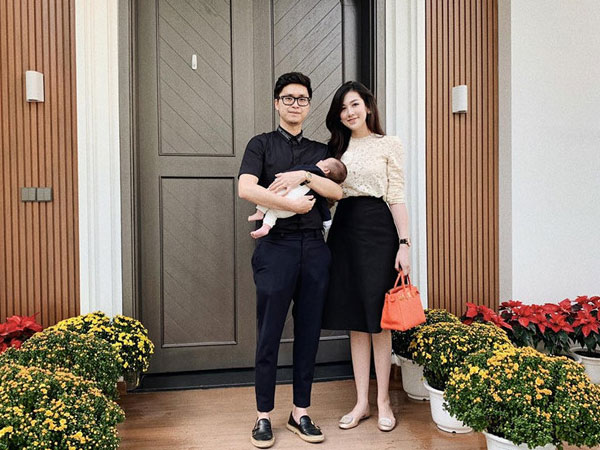 Á hậu Tú Anh lần đầu khoe ảnh con đầu lòng đúng mùng 1 Tết