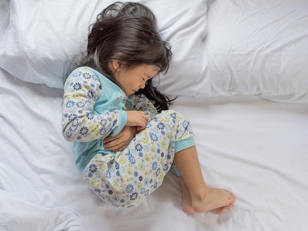 Cách sơ cứu trẻ rối loạn tiêu hóa, ngộ độc thức ăn ngày Tết