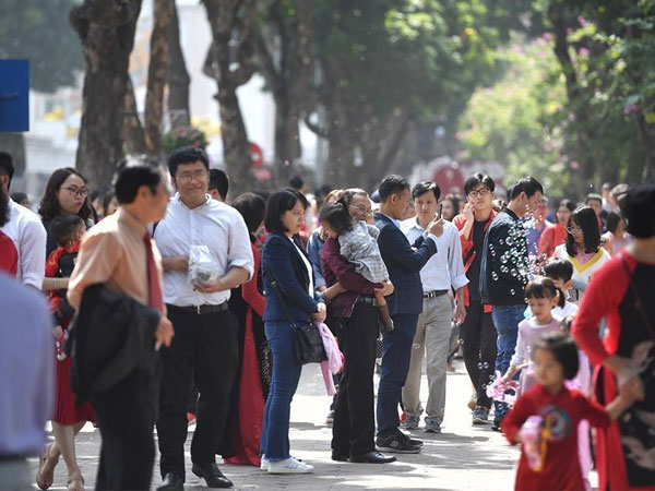 Thời tiết mùng 2 Tết: Hà Nội nắng nóng, gần chạm mốc 30 độ