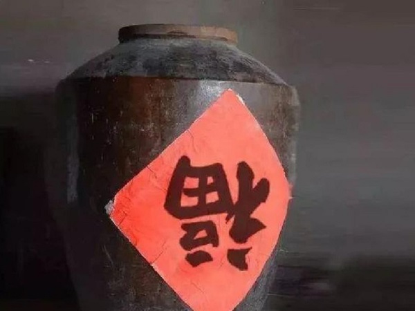 Đón năm mới, người Trung Quốc dán ngược chữ 'Phúc' ở 2 chỗ