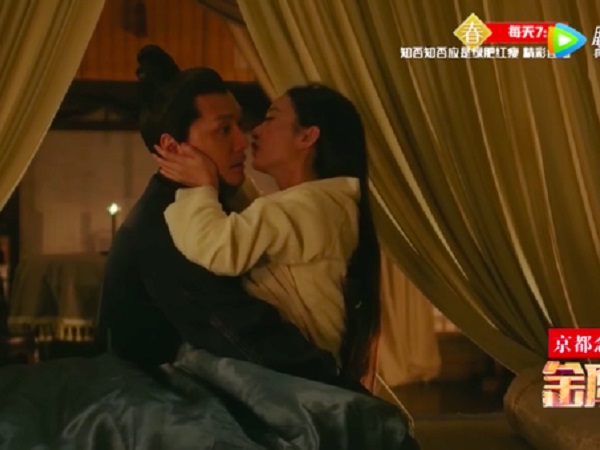Sau bao ngày xa cách, Phùng Thiệu Phong - Triệu Lệ Dĩnh vừa gặp lại đã ôm hôn đắm đuối trên giường