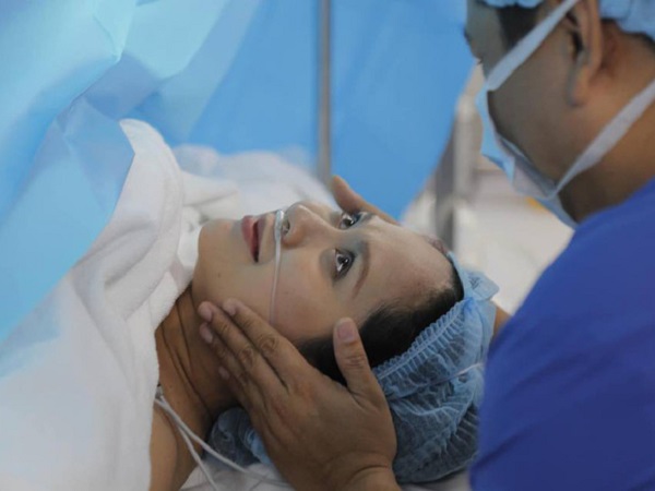 Bênh vực chồng, Thanh Thúy đăng ảnh lên bàn đẻ đá xéo 'một đồng nghiệp thân thiết' trong vụ ồn ào 'Trạng Quỳnh'