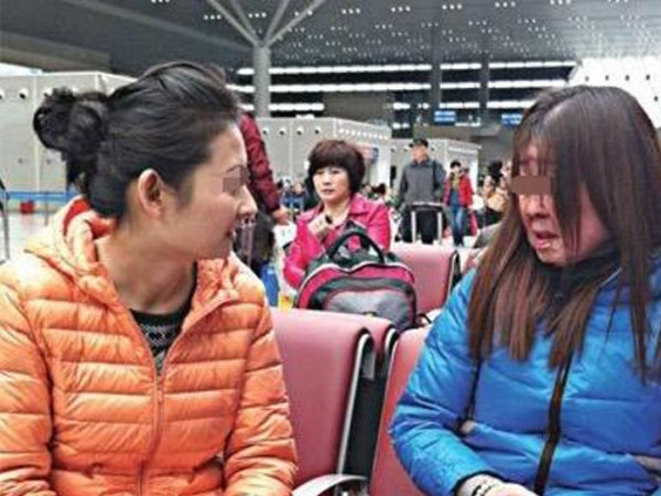 Cô gái trẻ biến thành bà lão chỉ sau một đêm