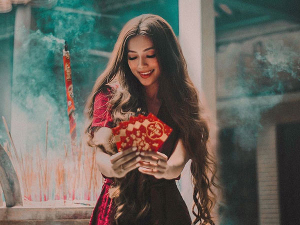 'Hot girl tóc mây' gốc Việt đón Tết, lễ chùa ngày đầu năm ở Trà Vinh