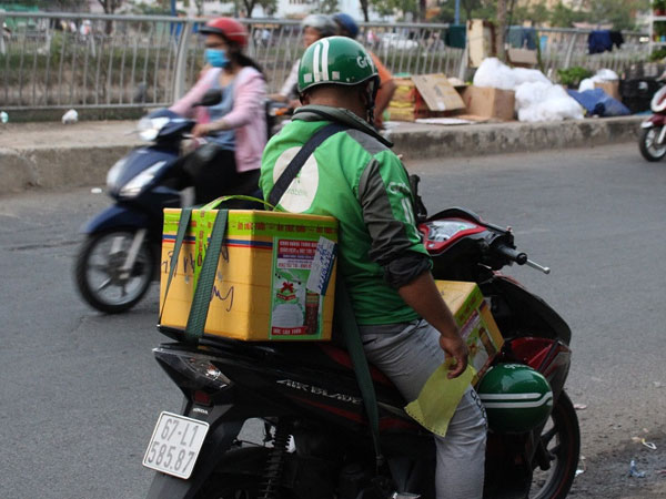 Nỗi niềm những người bám trụ thành phố mưu sinh dịp Tết