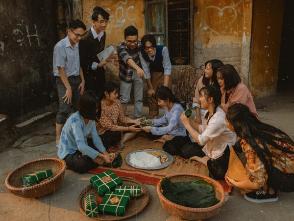 Bộ kỷ yếu theo phong cách Tết xưa với thông điệp hết sức ý nghĩa: Tết chỉ nhạt khi lòng người nhạt!
