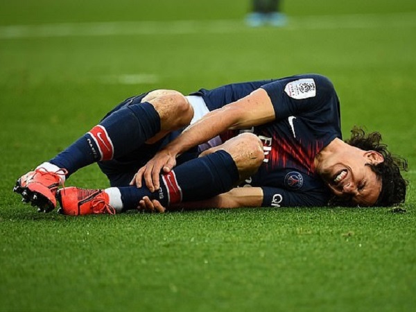 Sau Neymar, PSG nguy cơ mất nốt Cavani ở trận gặp MU