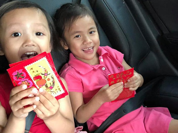Tết của em bé Mường Lát sau hơn một năm rời quê nghèo về thành phố: Cười tươi như hoa vì được lì xì
