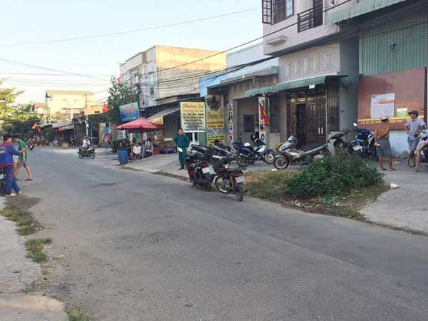 Bênh cha, con đâm chết hàng xóm