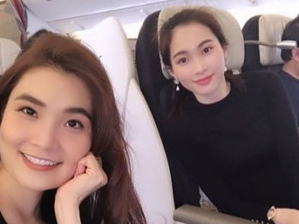 Đặng Thu Thảo và ông xã đi du lịch đầu năm cùng bạn bè