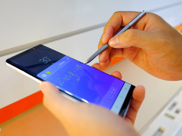Loạt smartphone giảm giá mạnh sau Tết