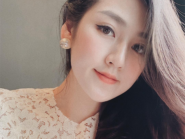 Sướng như Á hậu Tú Anh: Nàng dâu mới mà ngày Tết vẫn thảnh thơi đi chơi, tụ tập bạn bè nhậu nhẹt 'tới bến'