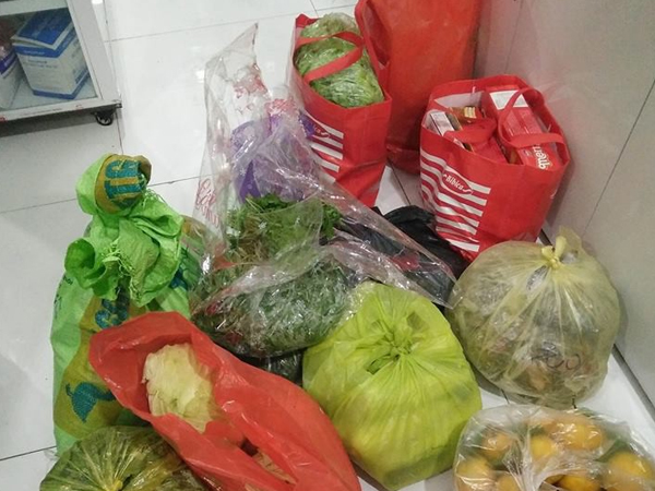 Trở về thành phố sau Tết, sinh viên hớn hở khoe tình yêu của gia đình qua 'núi thực phẩm' vác theo
