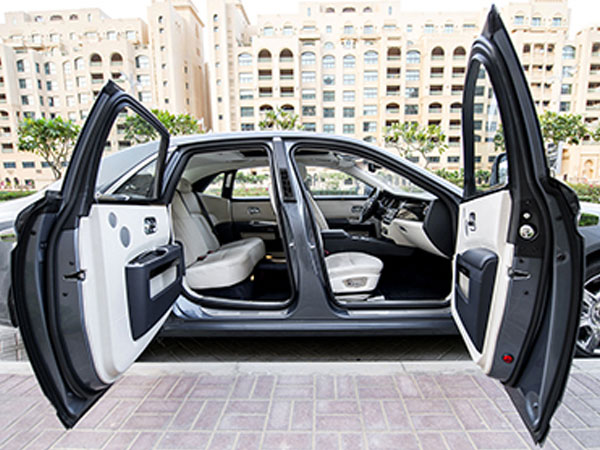 Cửa mở kiểu Rolls-Royce và tiếng xấu 'cửa tự sát'