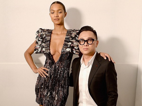 Dàn mẫu Victoria's Secret trình diễn show Công Trí ở New York