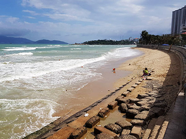 Hai du khách nước ngoài tử vong khi tắm biển Nha Trang