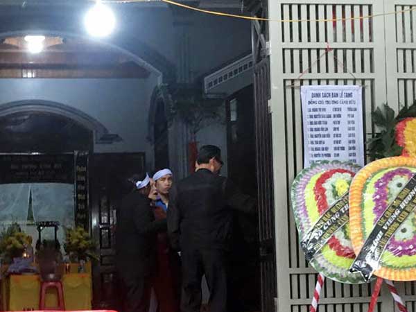 Phó phòng ngân hàng đâm chết bố đẻ: Em gái bị chém đã bị sảy thai