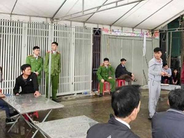 Phó phòng ngân hàng giết bố, đâm mẹ âm tính với heroin