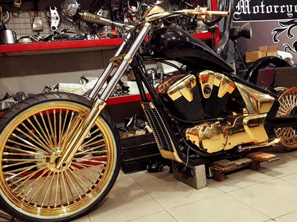 Bộ sưu tập môtô mạ vàng hàng độc trị giá hơn 7 tỷ đồng tại Việt Nam