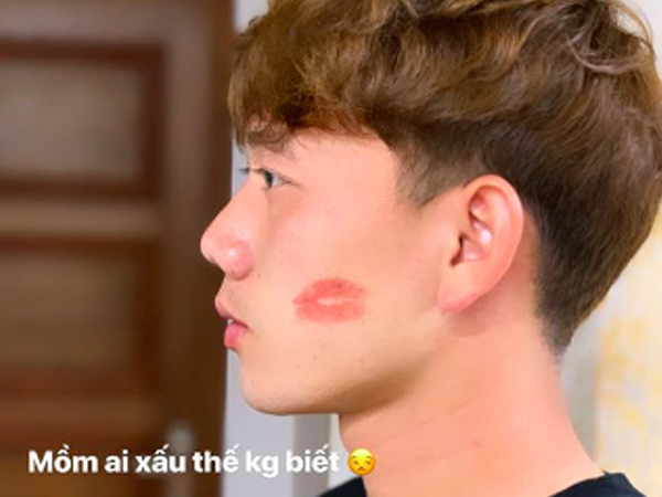 Chưa đến Valentine mà Minh Vương đã khoe khéo nụ hôn trên má làm fangirl 'thòng tim'