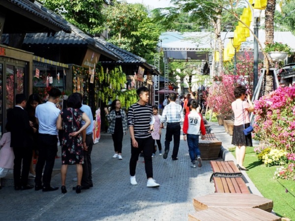 Cư dân mạng khóc thét vì nghỉ lễ giữa mùa hè, vừa quay lại đi làm thì Tết mới đến