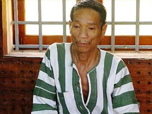 Dùng búa đánh chết bạn rồi thản nhiên ngồi... nhậu tiếp