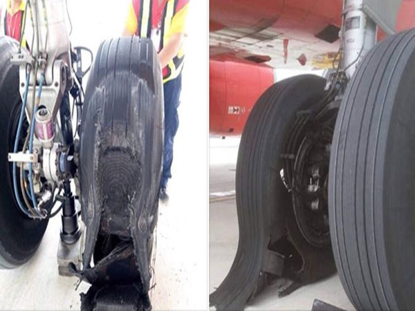 Máy bay VietJet bục lốp sau khi hạ cánh ở Tân Sơn Nhất