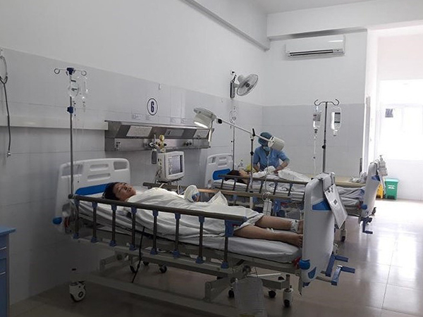 Vụ xe khách rơi ở đèo: Cô gái bị lìa cánh tay đã xuất viện