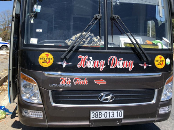 Xe khách 42 chỗ nhồi nhét 60 người, tài xế lại 'phê' ma túy