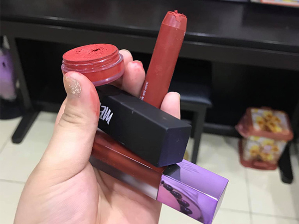 'Cả gan' trộn 3 thỏi son của bạn gái thành màu son mới làm quà Valentine, dân mạng định sẵn cái kết đắng cho thanh niên lớn mật