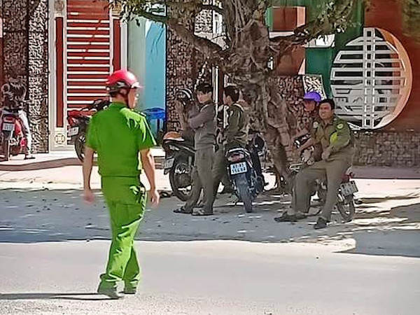 Ngăn chặn hàng chục thanh niên hỗn chiến giành quyền mua dưa hấu