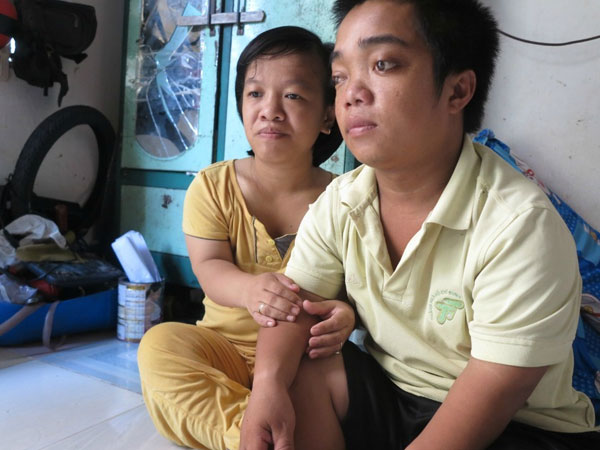 Người mẹ cao 1,1 mét rơi nước mắt khi bác sỹ yêu cầu bỏ con