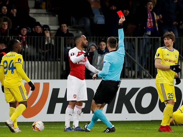 BATE Borisov 1-0 Arsenal: Pháo thủ thua sốc trong ngày Lacazette nhận thẻ đỏ
