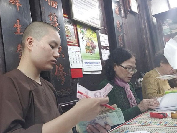 Bị từ chối giải hạn vì 'thiếu lễ' 50 nghìn đồng
