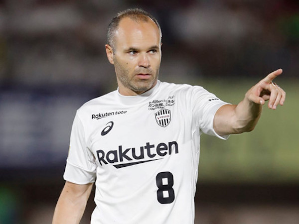 Tung hoành ở La Liga, Iniesta vẫn gặp khó khi đến Nhật Bản