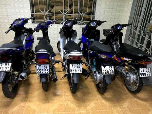 Xe máy rẻ đeo biển khủng, đẳng cấp dân chơi 'Hai Lúa'