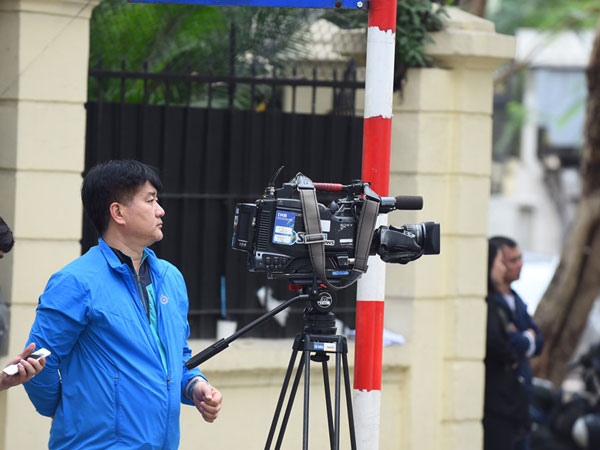 Đông đảo phóng viên ‘săn’ các điểm nóng trước hội nghị Trump - Kim