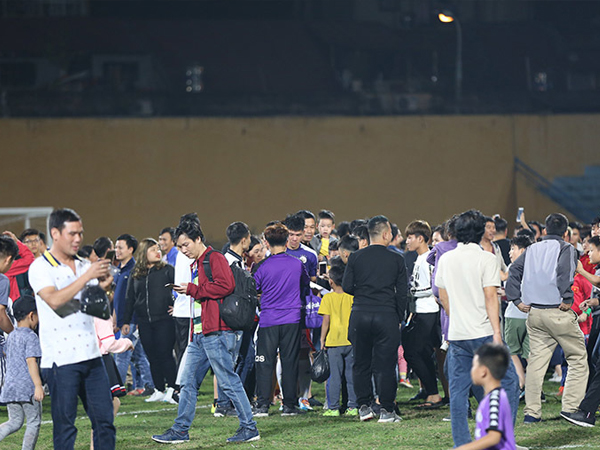 Hàng Đẫy 'vỡ trận', Quang Hải, Bùi Tiến Dũng 'bỏ trốn'