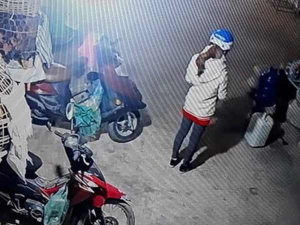 Phát hiện manh mối quan trọng: 5 camera ghi lại hình ảnh Vương Văn Hùng đi xe máy của nữ sinh